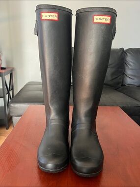 Hunter Tall Black Rain Boots with Red Logo